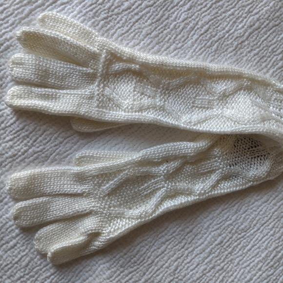 Cozy Winter White Hat & Glove set - Picture 6 of 6